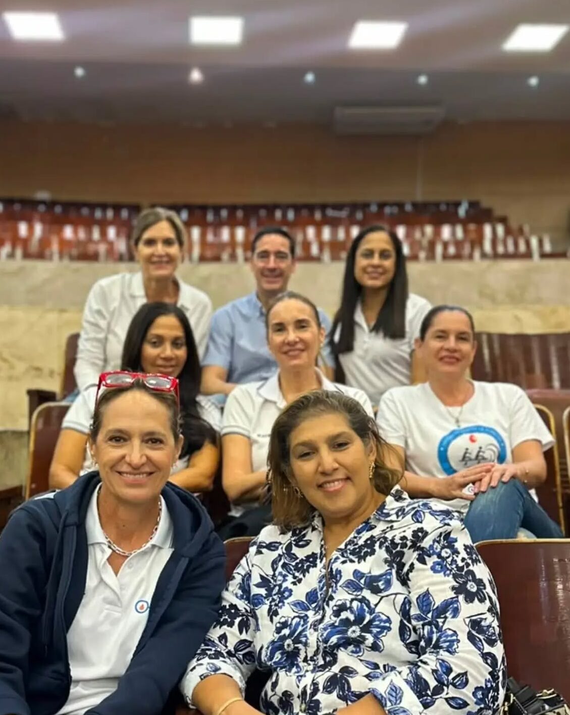 Pilar and the Diabetes LATAM team in Panama congress smiling at the camera